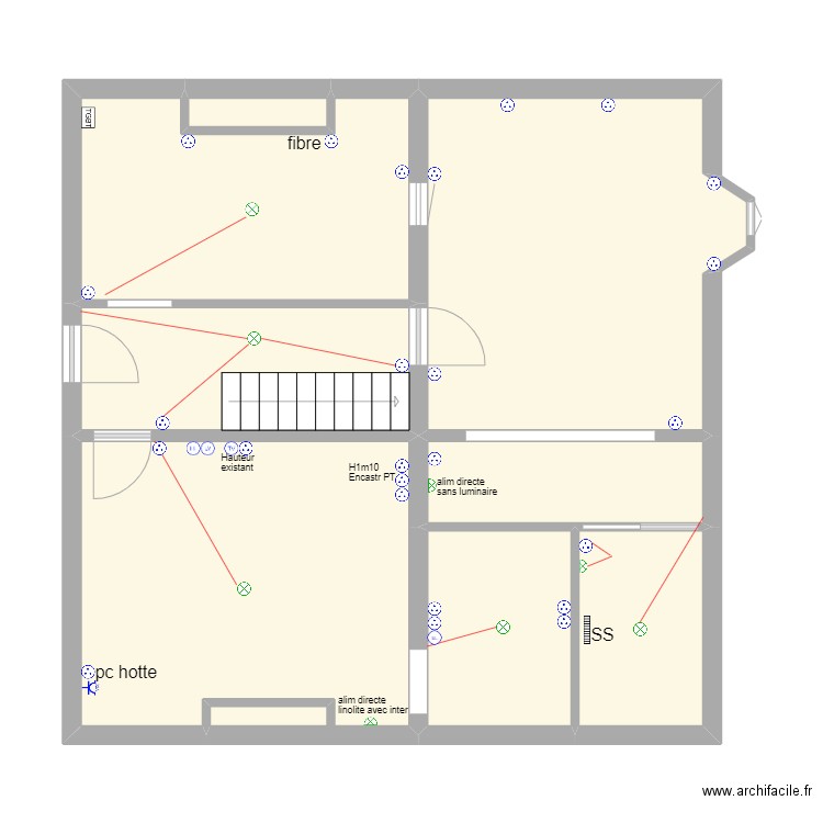 petit. Plan de 8 pièces et 71 m2