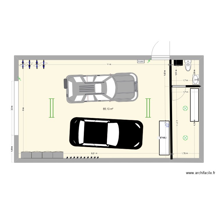 Garage. Plan de 2 pièces et 65 m2