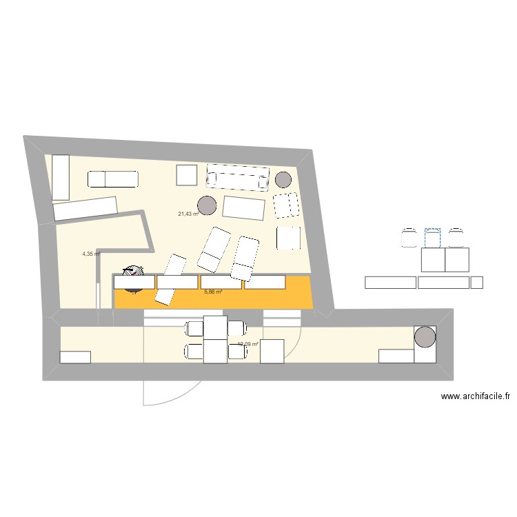 terrasse et jardin. Plan de 4 pièces et 44 m2