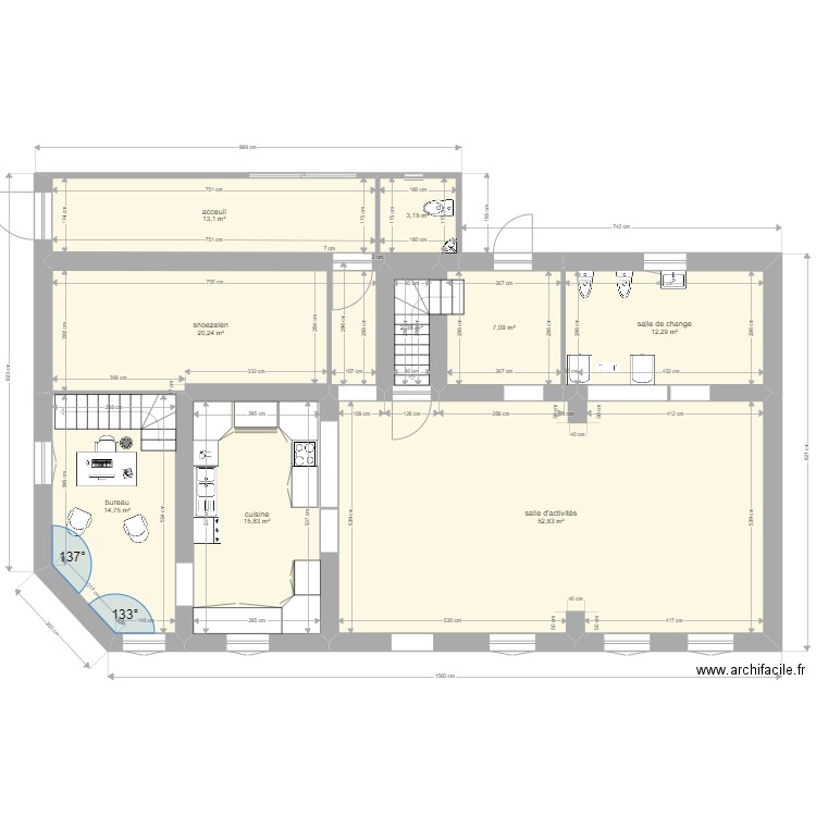 maison. Plan de 15 pièces et 275 m2