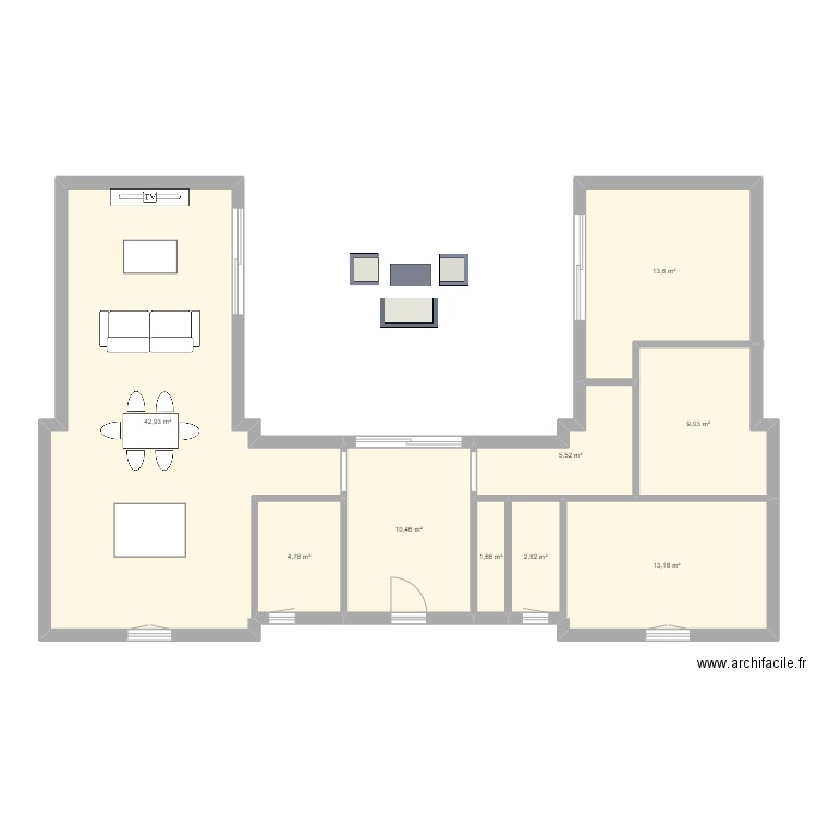 Plan en U. Plan de 9 pièces et 104 m2