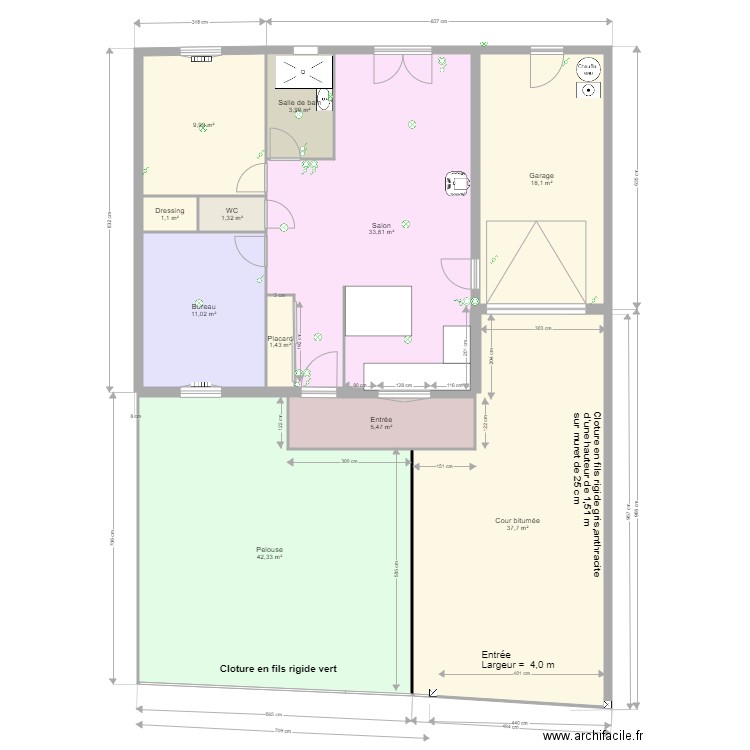 St Christophe des Bois avec cour et entrée propriété. Plan de 11 pièces et 166 m2