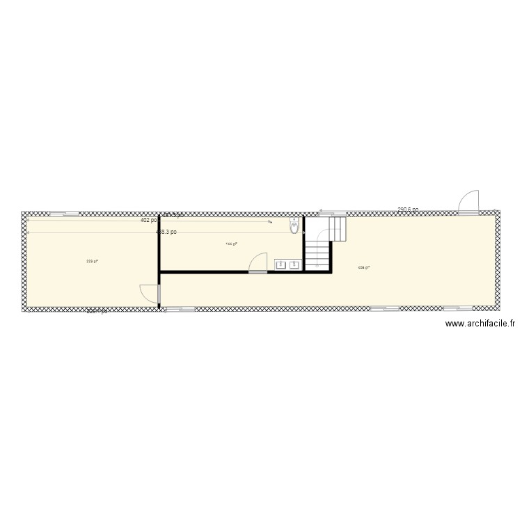 ss sans divisions avec fenetres et escalier placés salle de bain. Plan de 0 pièce et 0 m2