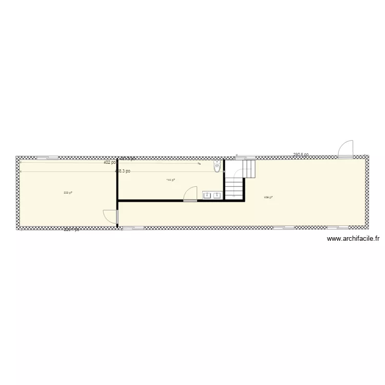 ss sans divisions avec fenetres et escalier plac&eacute;s salle de bain. Plan de 