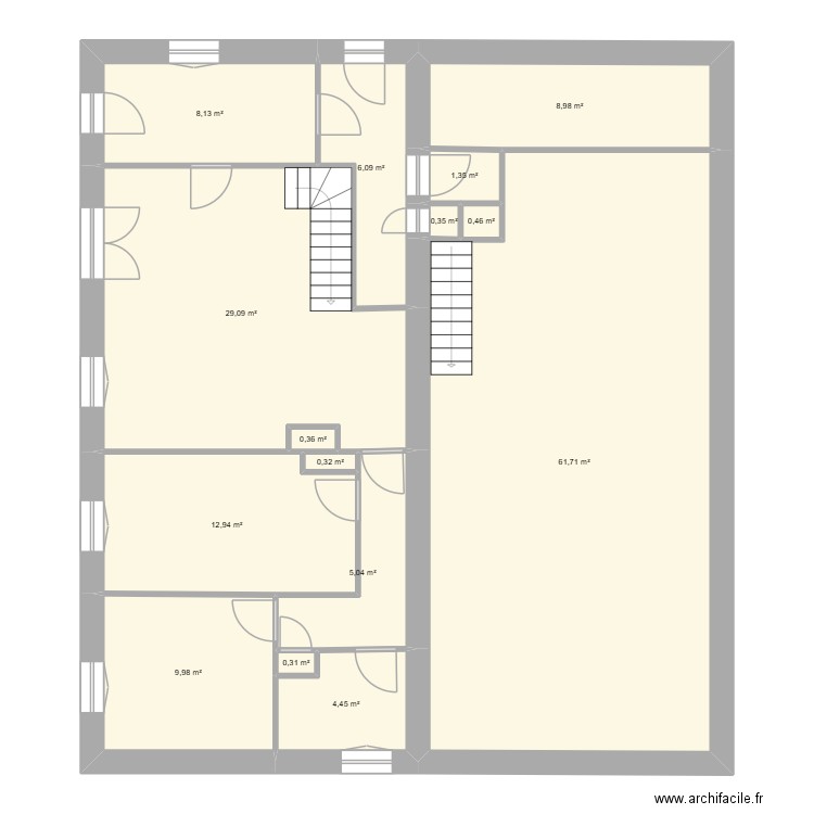 balcon. Plan de 15 pièces et 150 m2