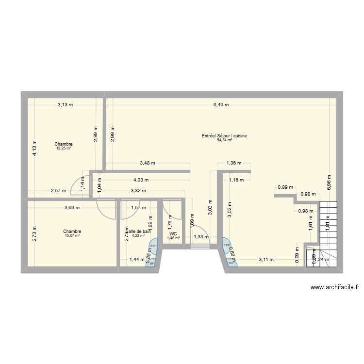 rdc. Plan de 5 pièces et 82 m2