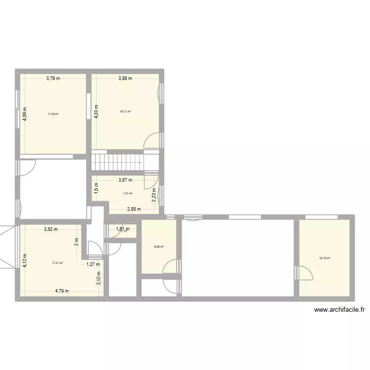 Maison. Plan de 7 pièces et 80 m²