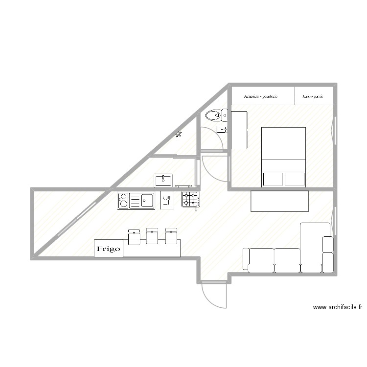 Roquebrune. Plan de 6 pièces et 37 m2