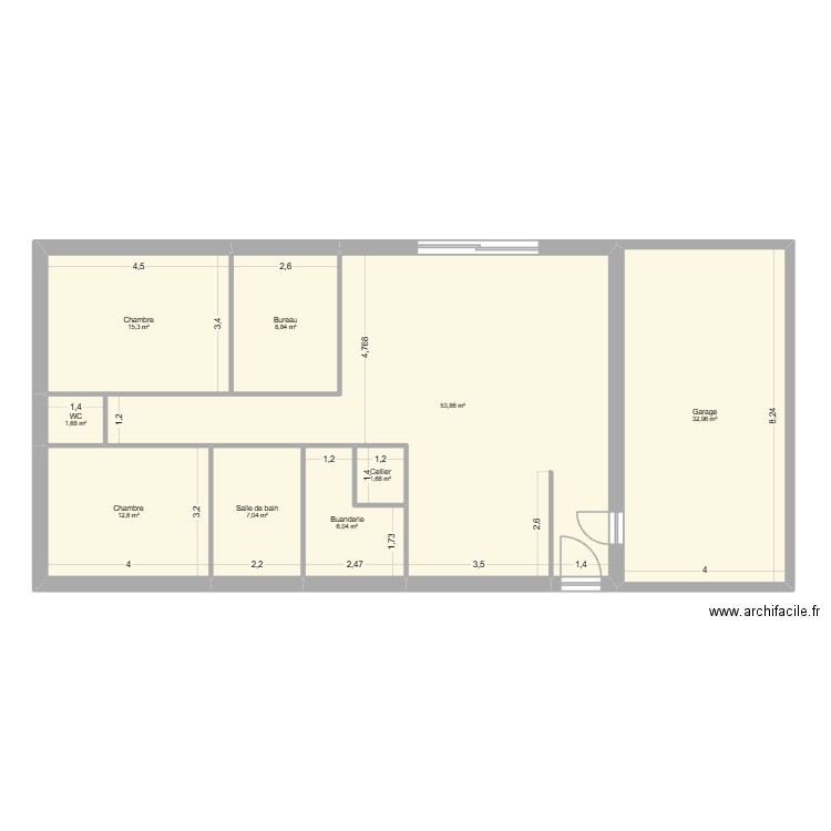 Maison simple. Plan de 9 pièces et 140 m2