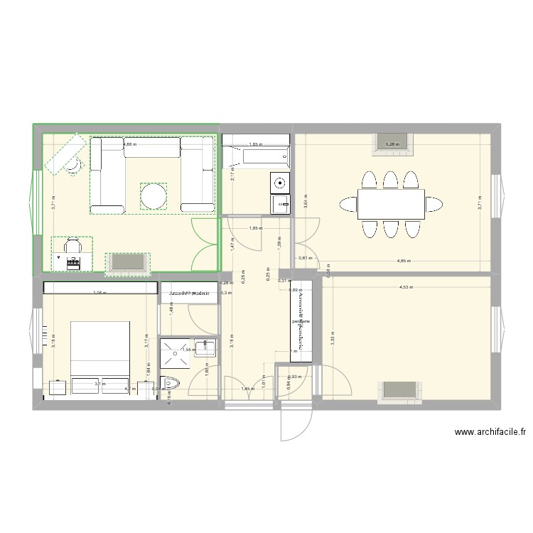 avec grand canapé. Plan de 8 pièces et 81 m2