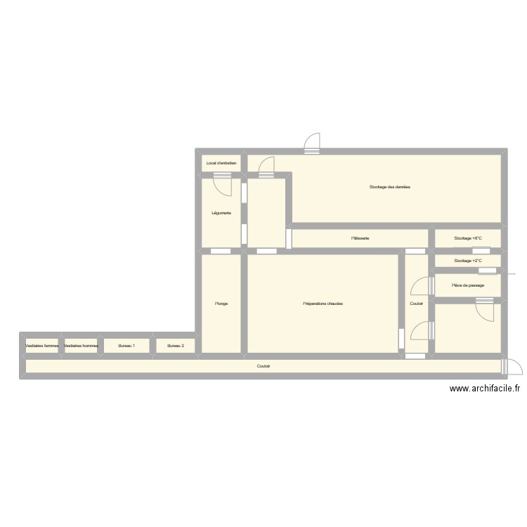 Cuisine centrale. Plan de 17 pièces et 122 m2