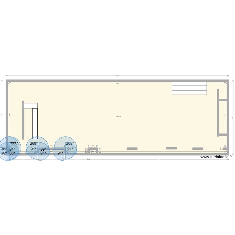 espace detente en cours. Plan de 4 pièces et 325 m2