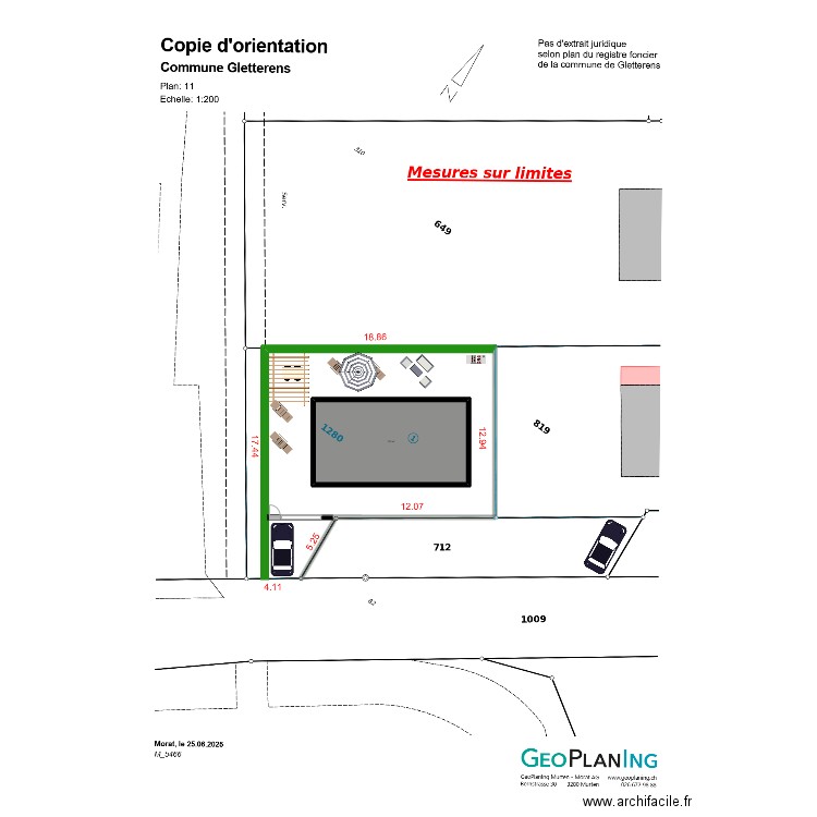 Plan avec implantation de la maison. Plan de 1 pièce et 71 m2