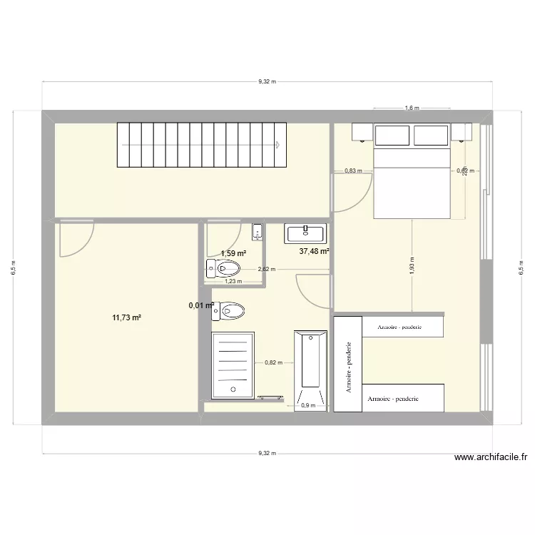 Grande salle de bain. Plan de 5 pièces et 51 m²