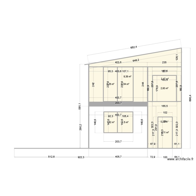 souribi maison a vendre. Plan de 9 pièces et 35 m2