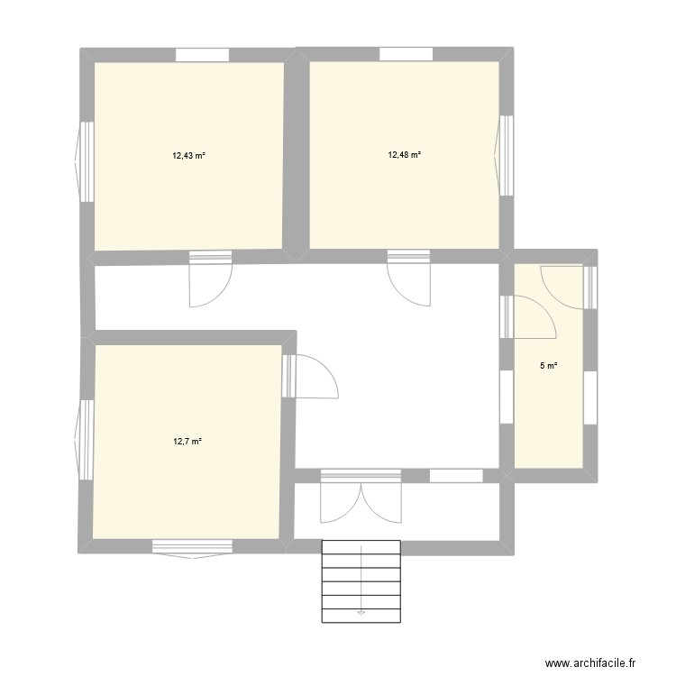 Trano ambanivohitra. Plan de 4 pièces et 43 m2