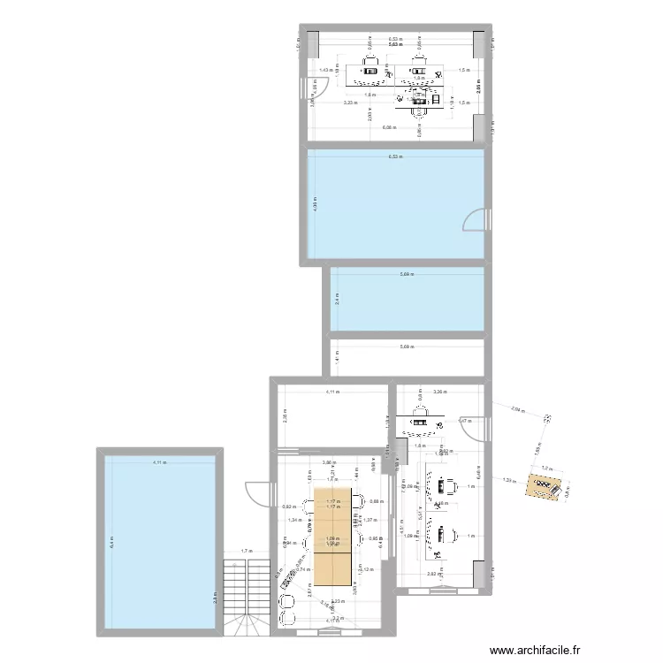Bureaux divers. Plan de 8  et 161 m²