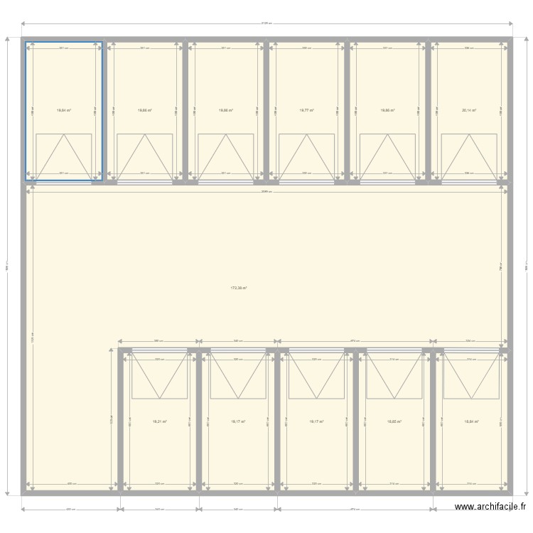 11 garages. Plan de 12 pièces et 387 m2
