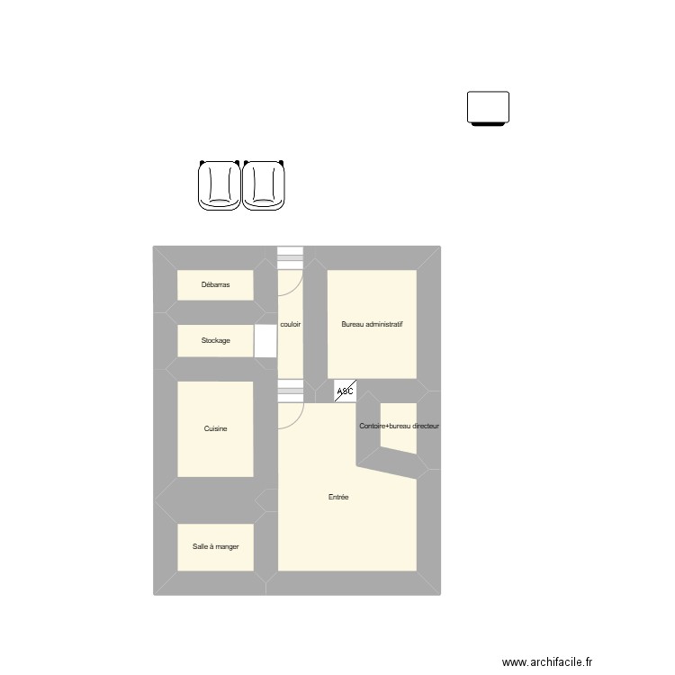 Stage. Plan de 8 pièces et 6 m2