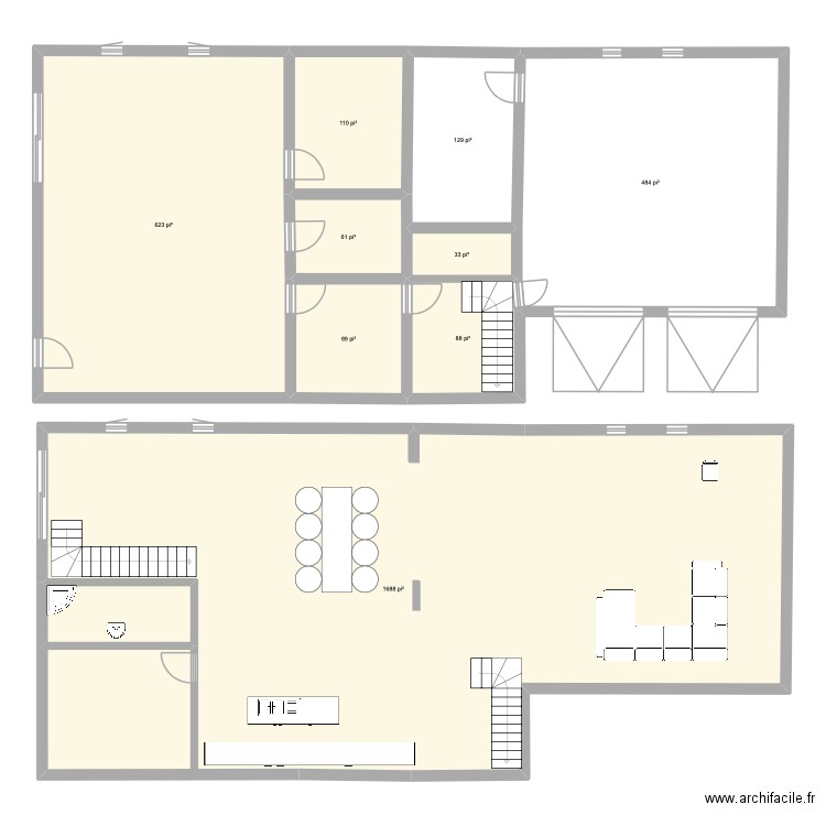 Rez-de-chaussé avec garage double. Plan de 9 pièces et 307 m2