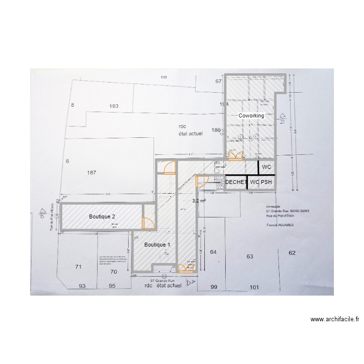 SENS RDC. Plan de 9 pièces et 14 m2