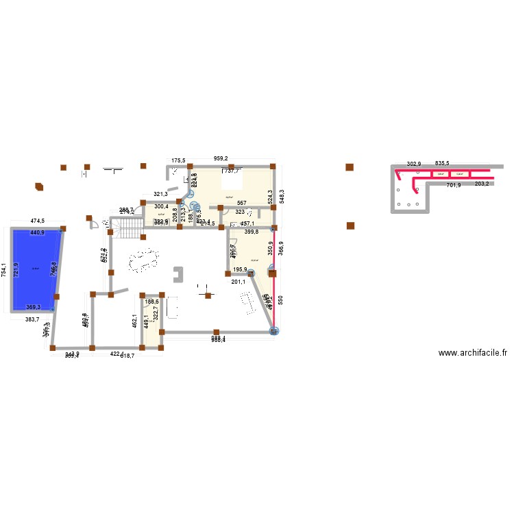 1477. Plan de 8 pièces et 104 m2