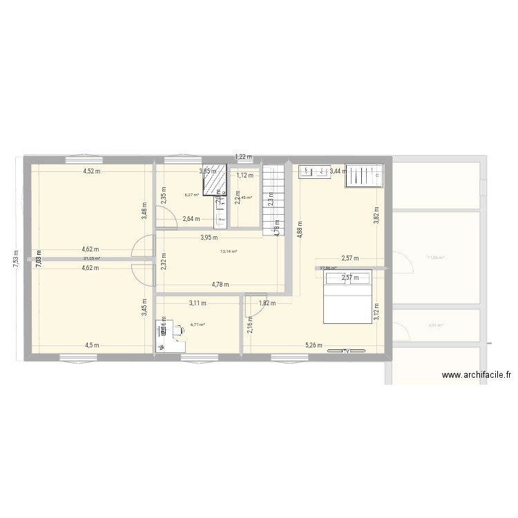 Étage 130. Plan de 11 pièces et 212 m2