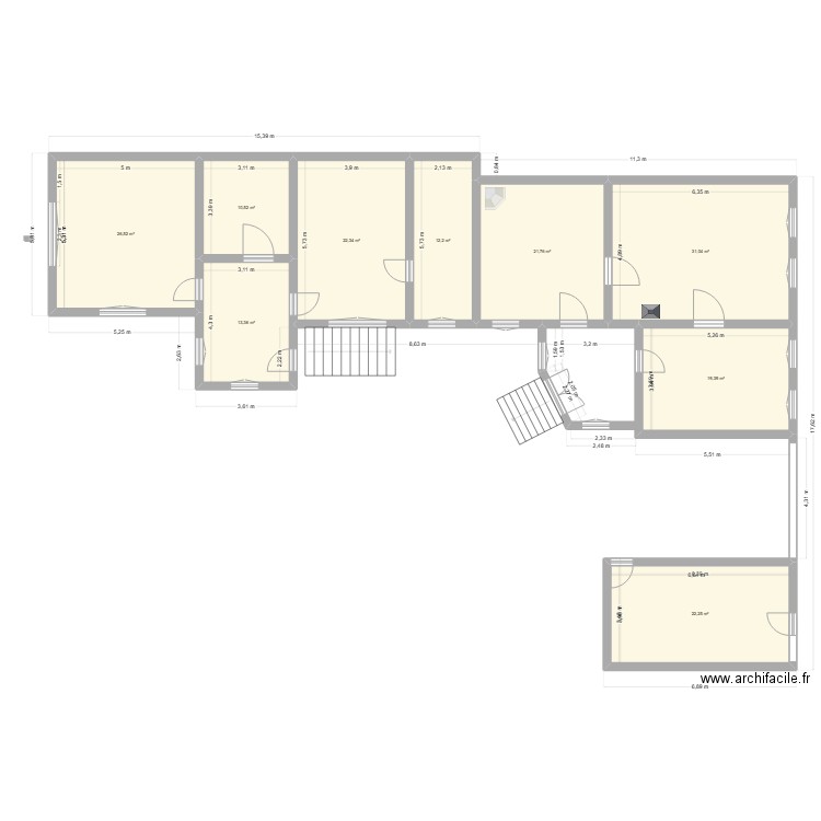 Avrig2. Plan de 9 pièces et 179 m2