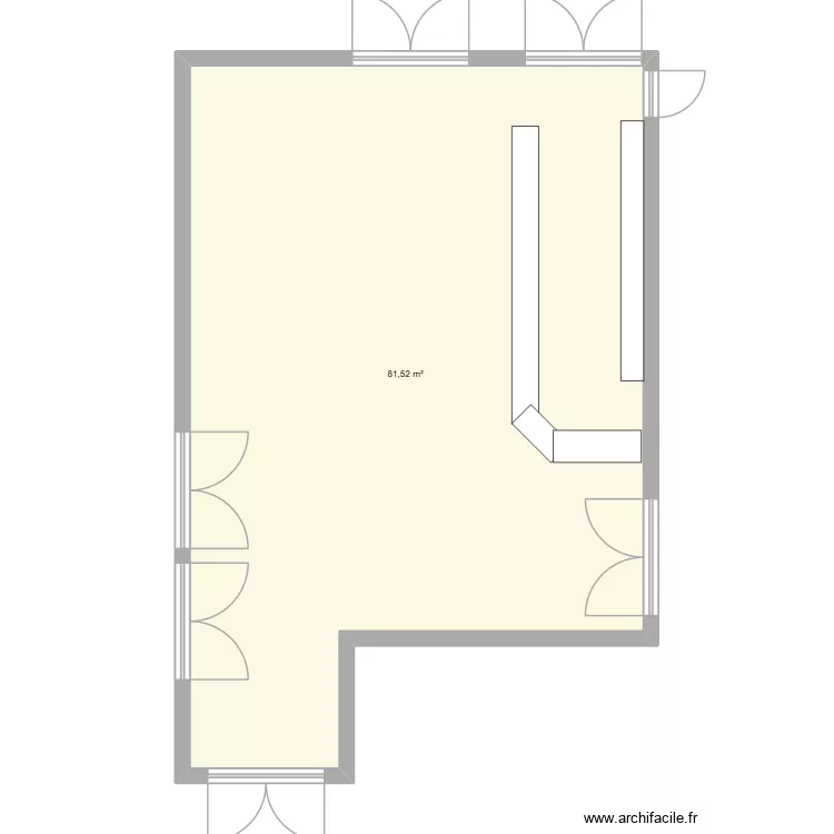 BAR vide. Plan de 1  et 82 m²