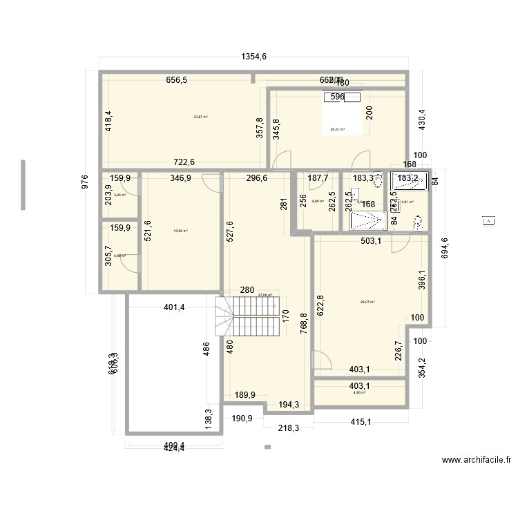 PLAM DE MAS  11. Plan de 11 pièces et 166 m2