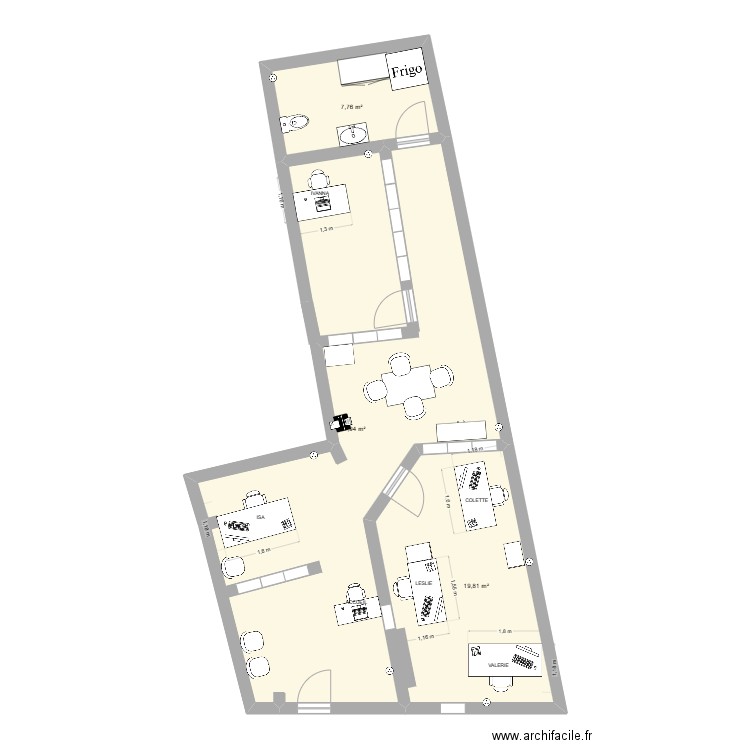 Locaux SAD. Plan de 3 pièces et 75 m2