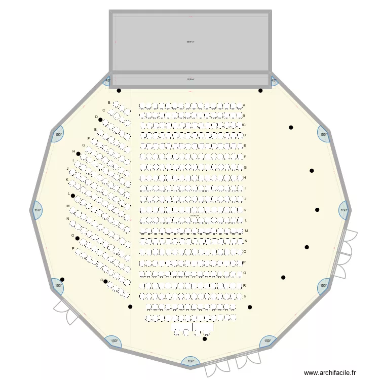 Grande salle avec pav&eacute; de chaises X 550. Plan de 3  et 590 m²