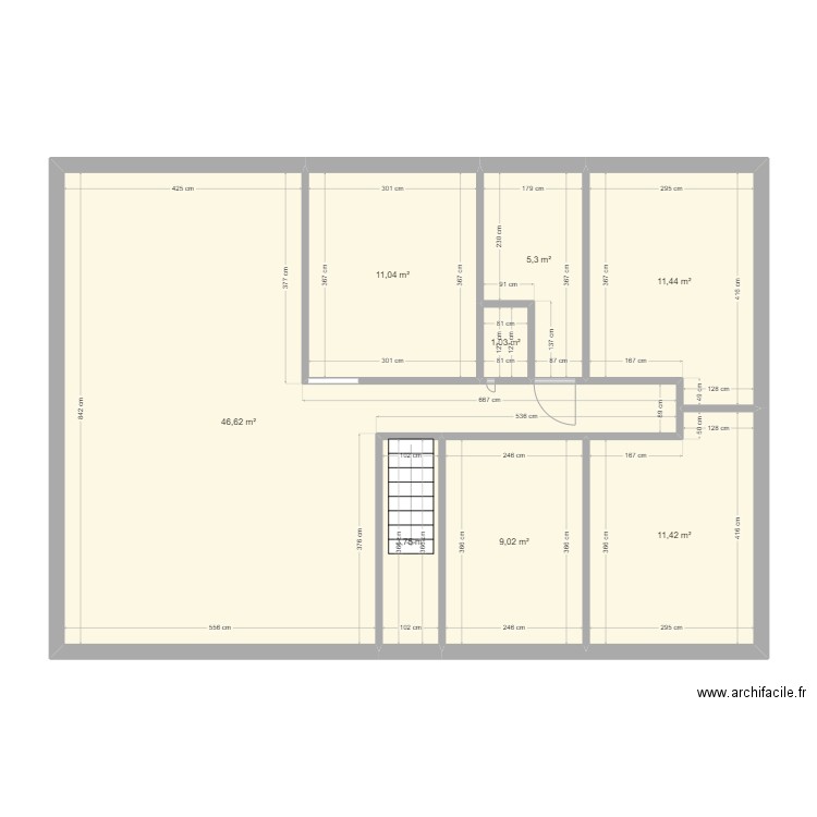 Etage maison. Plan de 8 pièces et 100 m2