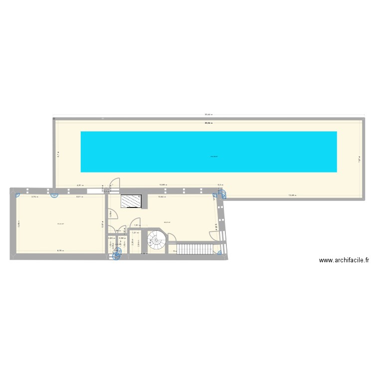 piscine avec wc. Plan de 4 pièces et 327 m2