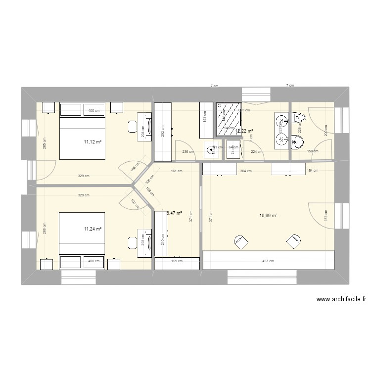 DL moins de portes. Plan de 12 pièces et 148 m2