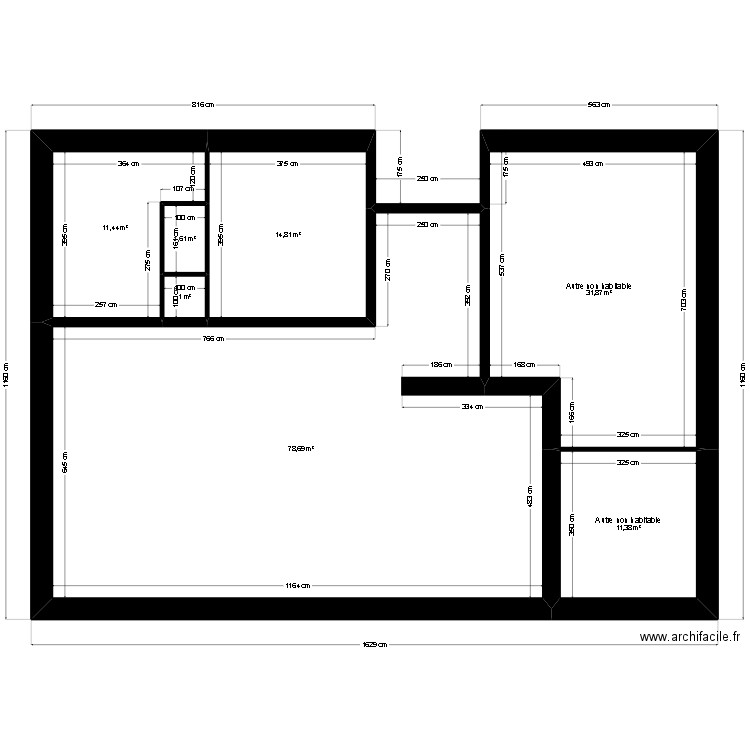 Briet. Plan de 13 pièces et 310 m2