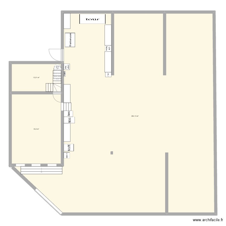 atelier. Plan de 3 pièces et 341 m2