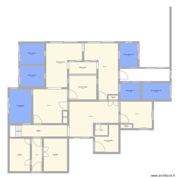 Crèche en projet. Plan de 22 pièces et 277 m2