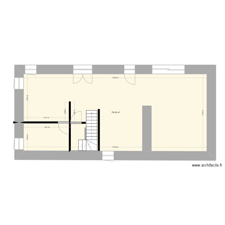 RDC. Plan de 1 pièce et 77 m2