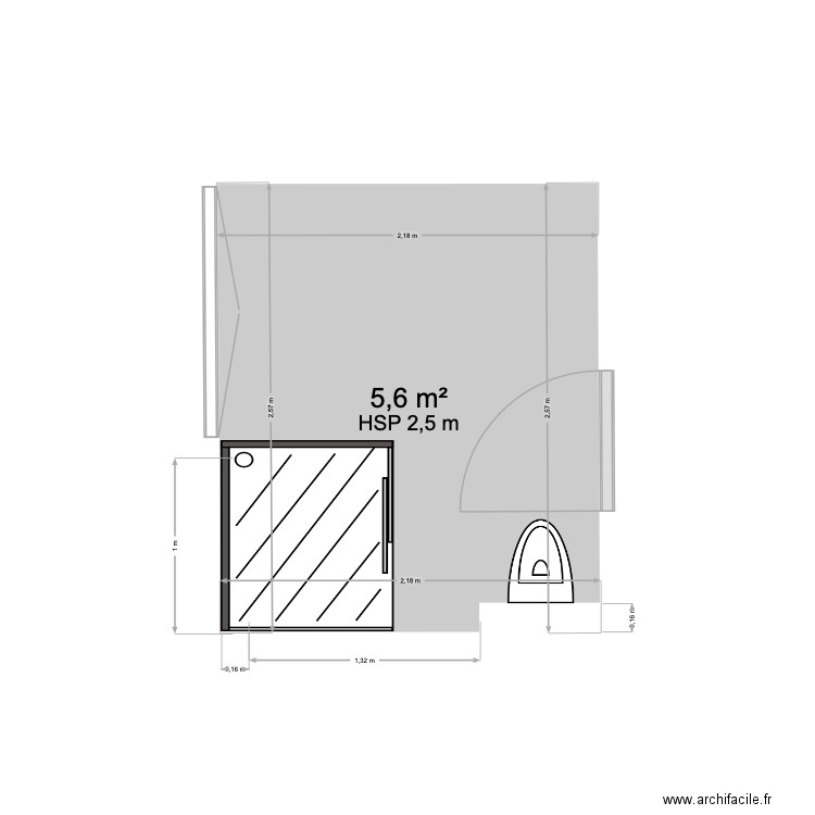 salle de bain en haut avec douche. Plan de 1 pièce et 6 m2