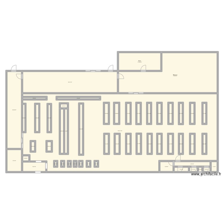 Carrefour. Plan de 53 pièces et 580 m2