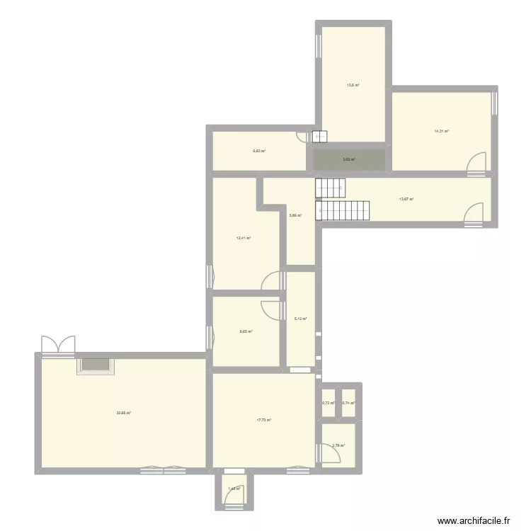 plan maison bollene charagon. Plan de 15 pièces et 140 m²