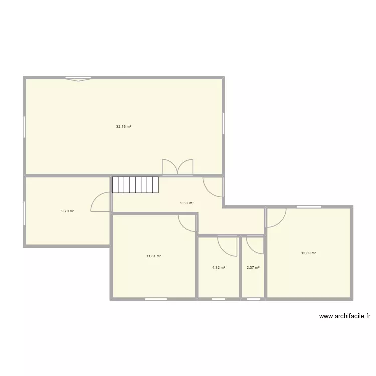 Rez de chauss&eacute;e Cagna. Plan de 7 pièces et 83 m²