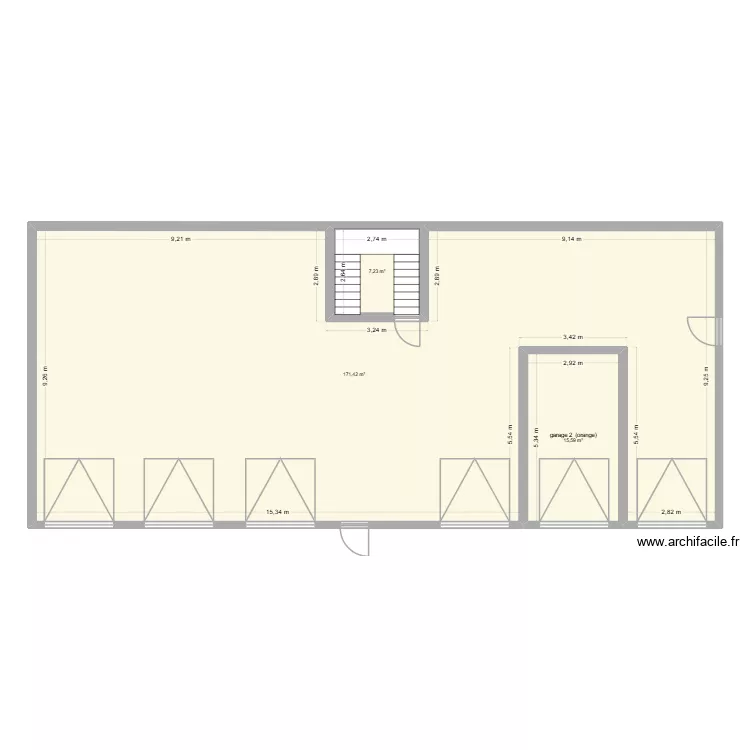 Bat A cada apr&eacute;s. Plan de 3  et 194 m²