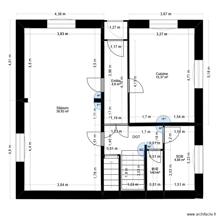 R+1. Plan de 7 pièces et 65 m2