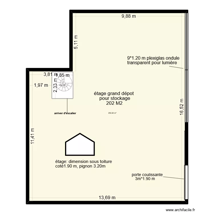 &eacute;tage grand d&eacute;pot stockage. Plan de 3  et 418 m²