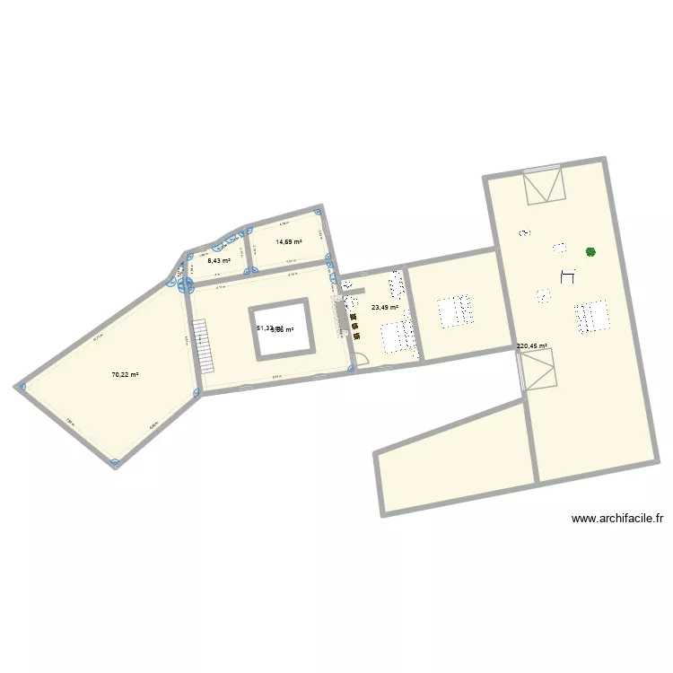 Colombies. Plan de 7  et 411 m²