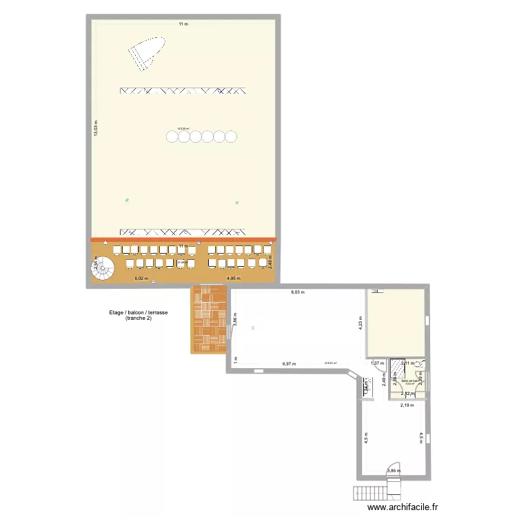 SALLE porche. Plan de 4 pièces et 236 m²