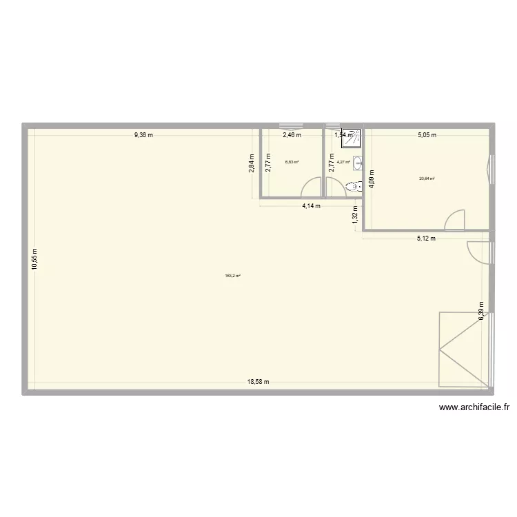 Hangar. Plan de 4  et 195 m²