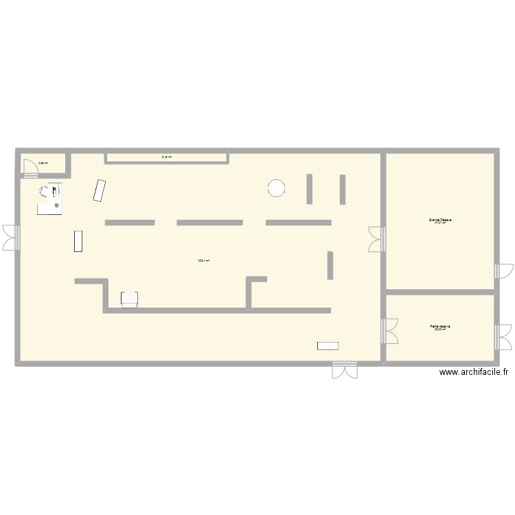 4 murs. Plan de 5 pièces et 306 m2